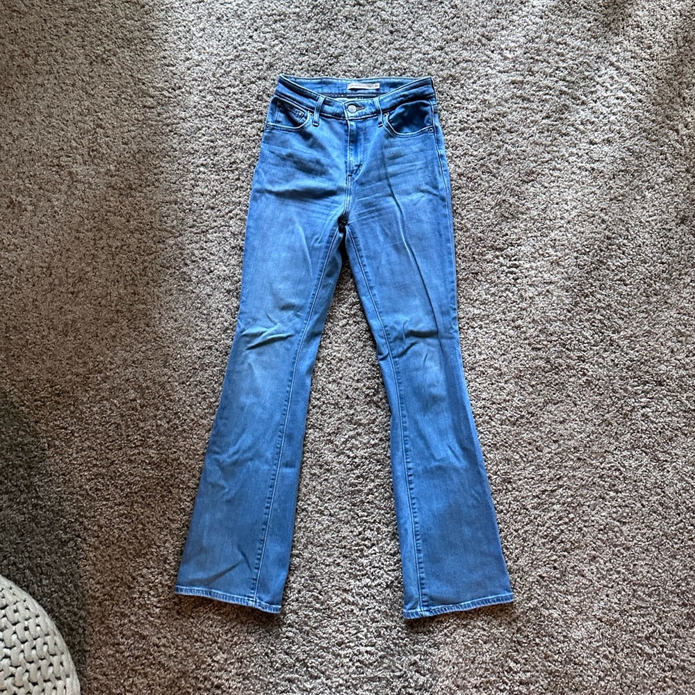 Levi’s 725 high rise bootcut jeans